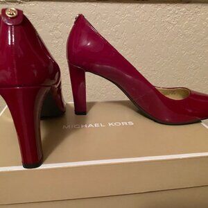 MICHAEL KORS PUMP NWB SZ 7.5 MAROON DARK RED